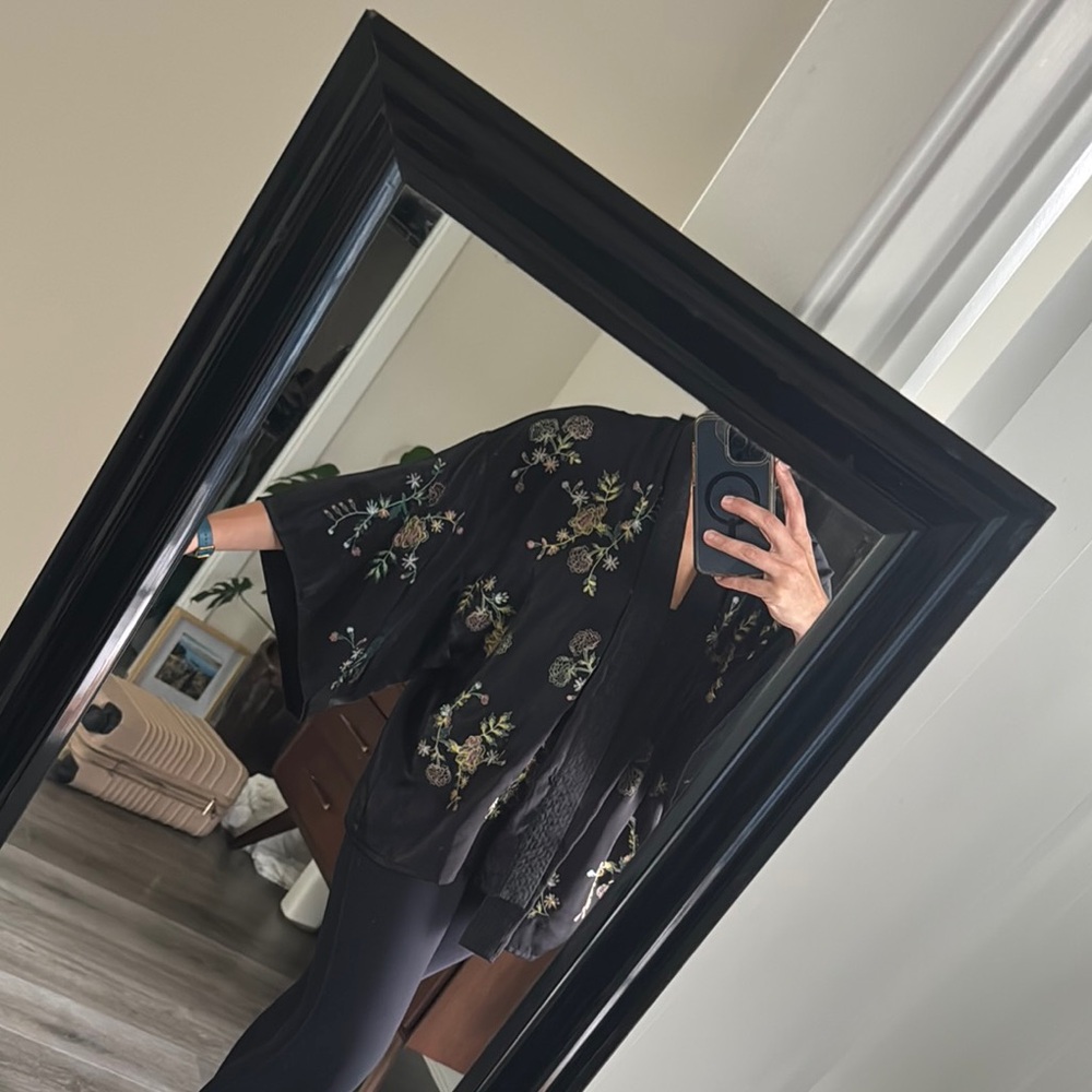 Black Floral Embroidered Kimono